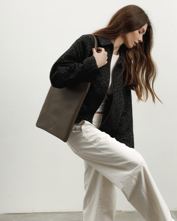 THEA LEATHER, WALNUT