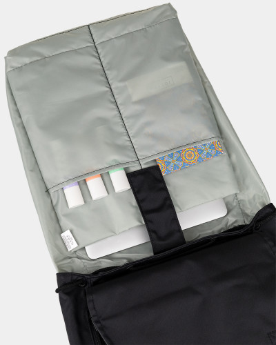 "UNIVERSAL" BLACK