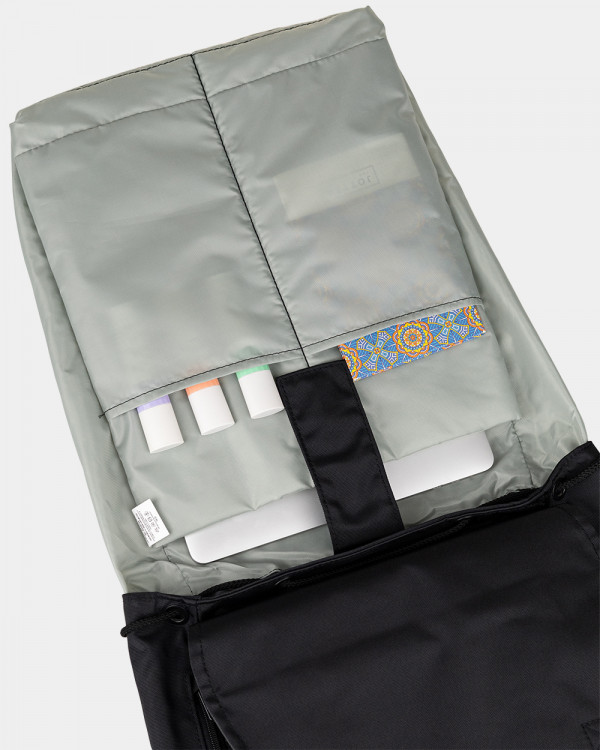UNIVERSAL BLACK