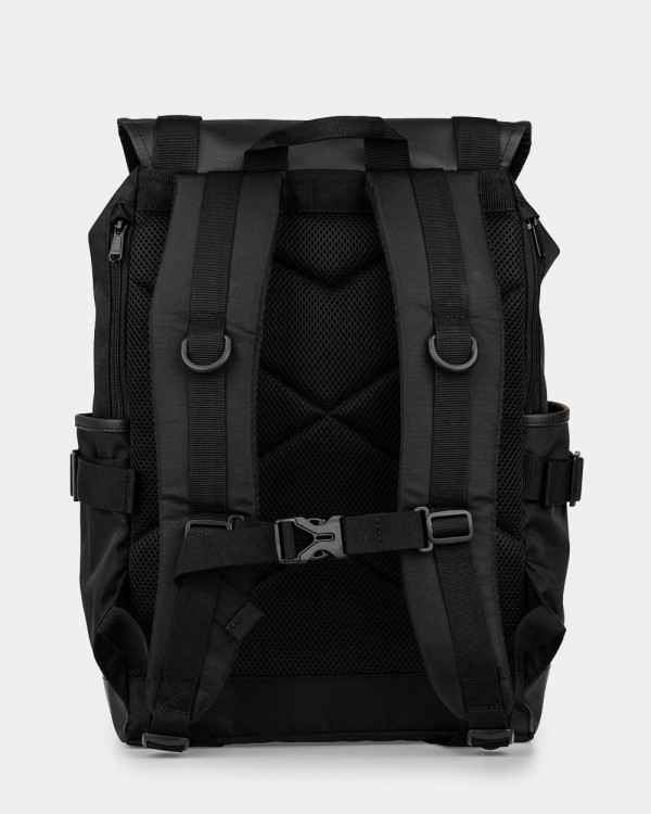 UNIVERSAL BLACK
