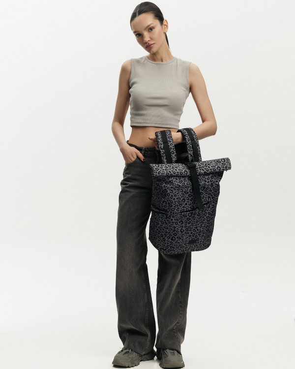 BASIC ROLLTOP PRINT LEOPARD GRAY