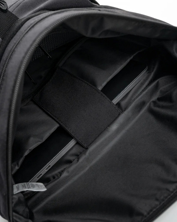 "CAMPER" (18 L) BLACK