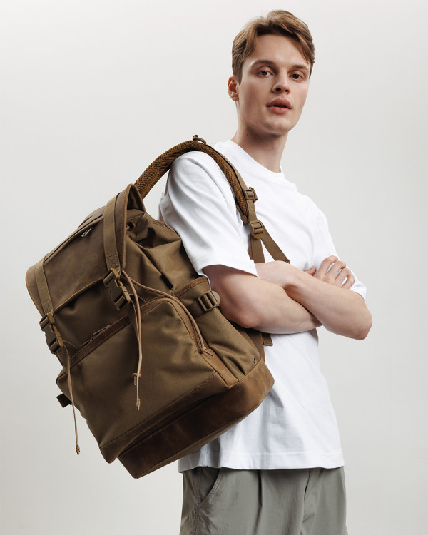 UNIVERSAL (21 L) VINTAGE, BROWN