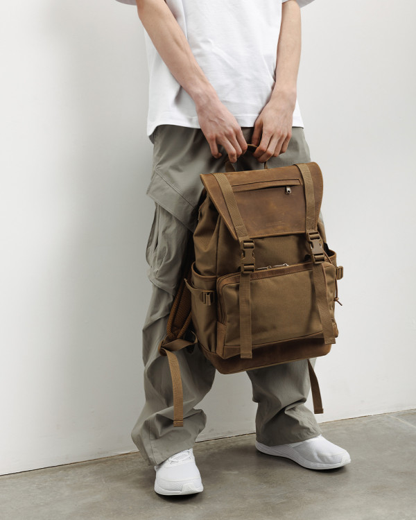 UNIVERSAL (21 L) VINTAGE, BROWN
