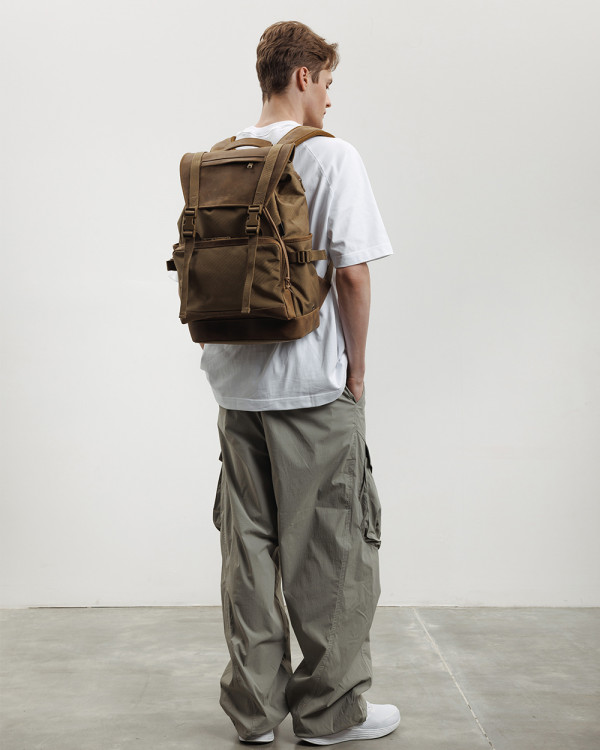 UNIVERSAL (21 L) VINTAGE, BROWN