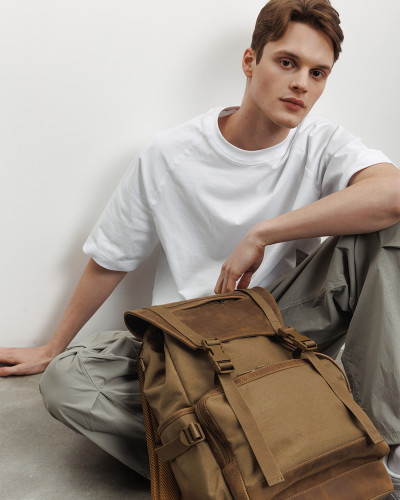 "UNIVERSAL" (21 L) VINTAGE, BROWN