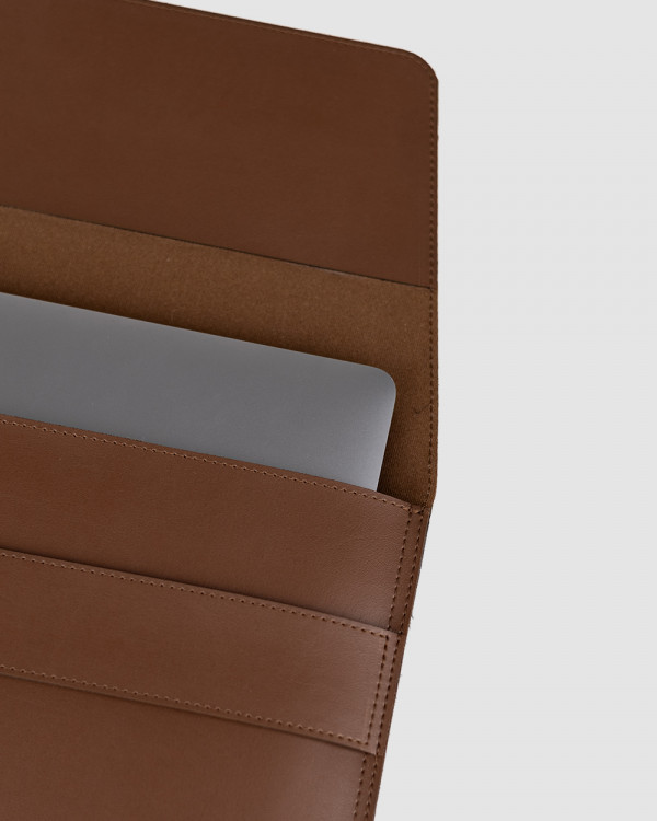 LAPTOP CASE CARAMEL