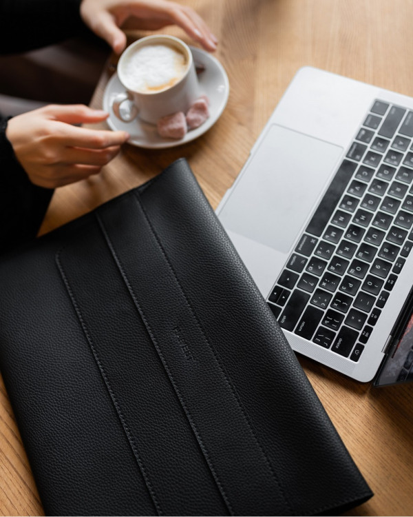 LAPTOP CASE MATT BLACK