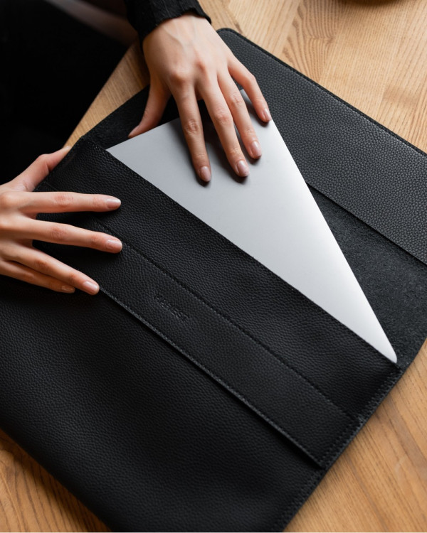 LAPTOP CASE MATT BLACK