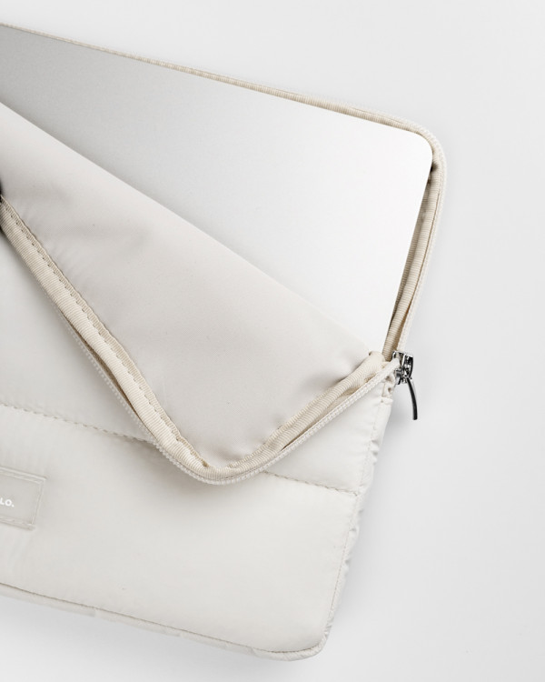 MACBOOK CASE "CHESTER" SOFT, MILKY